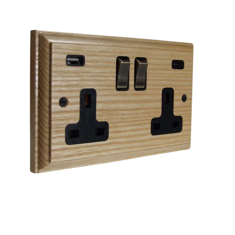 Classic Ash Double Switched Socket with A+C USB Polished Brass and Black