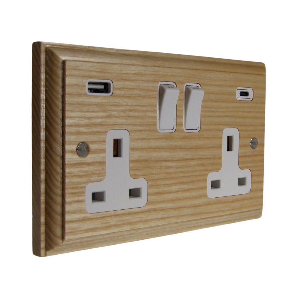 Classic Ash Double Switched Socket with USB Black